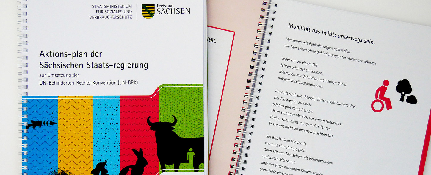 Ausschnitt von Titelseite und einer aufgeklappten Broschüre
