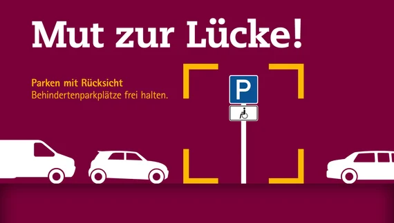 Kampagnenmotiv, mehrere Autos stehen am Rand, ein Schild mit Parkplatz für Menschen mit Behinderungen steht am Rand, die Lücke wird frei gelassen
